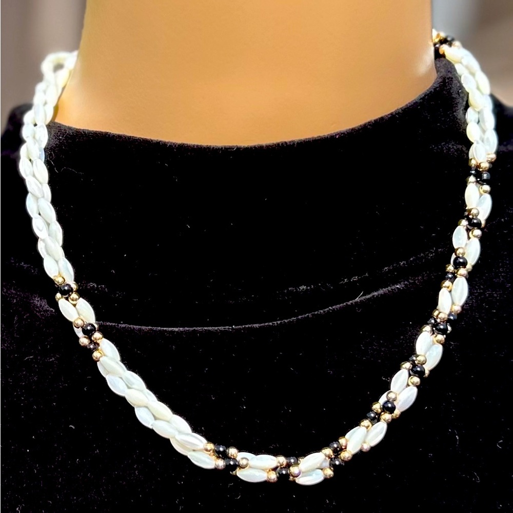 18” Black,white,gold pearl necklace.Matching bracelet available.